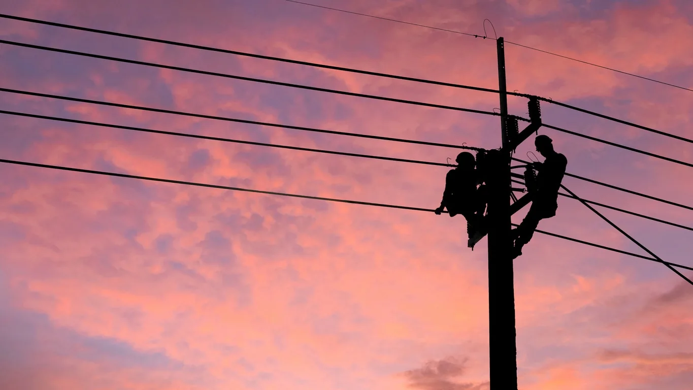 electrical-linemen-sunset